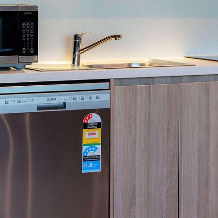Peppers Marysville Exterior foto A dishwasher with a water rating label