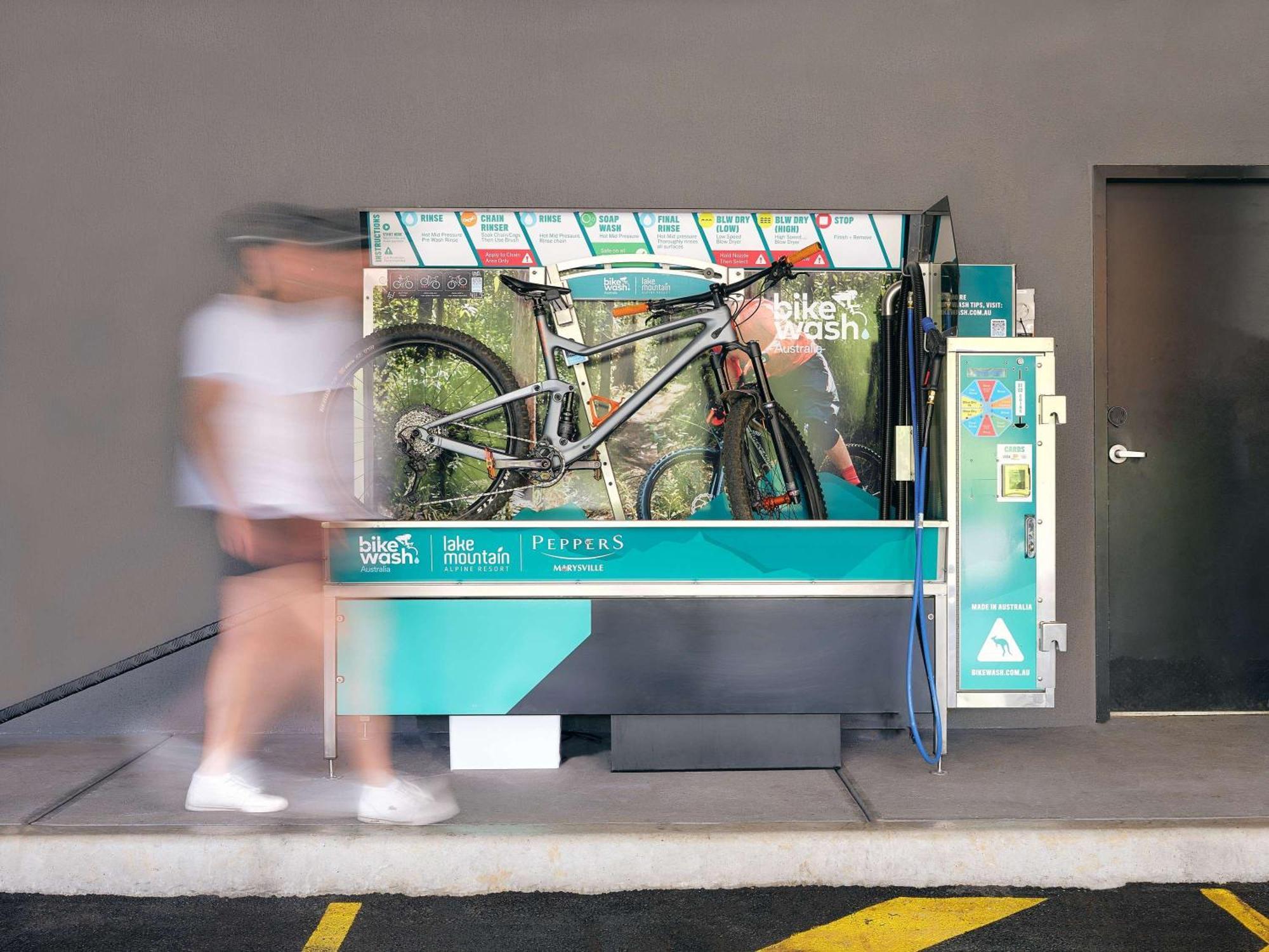 Peppers Marysville Exterior foto A bike wash station in the United States