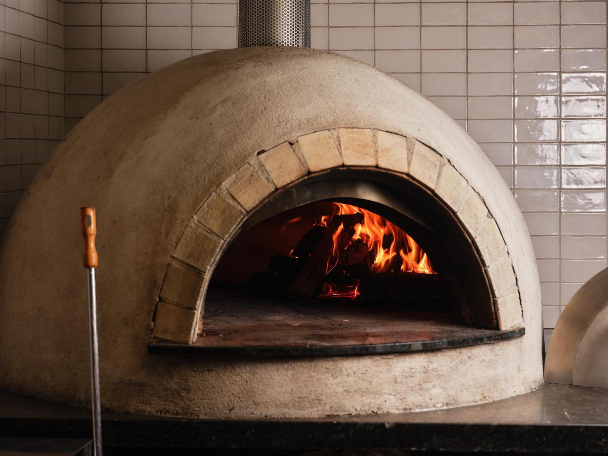 Peppers Marysville Exterior foto Wood-burning brick oven