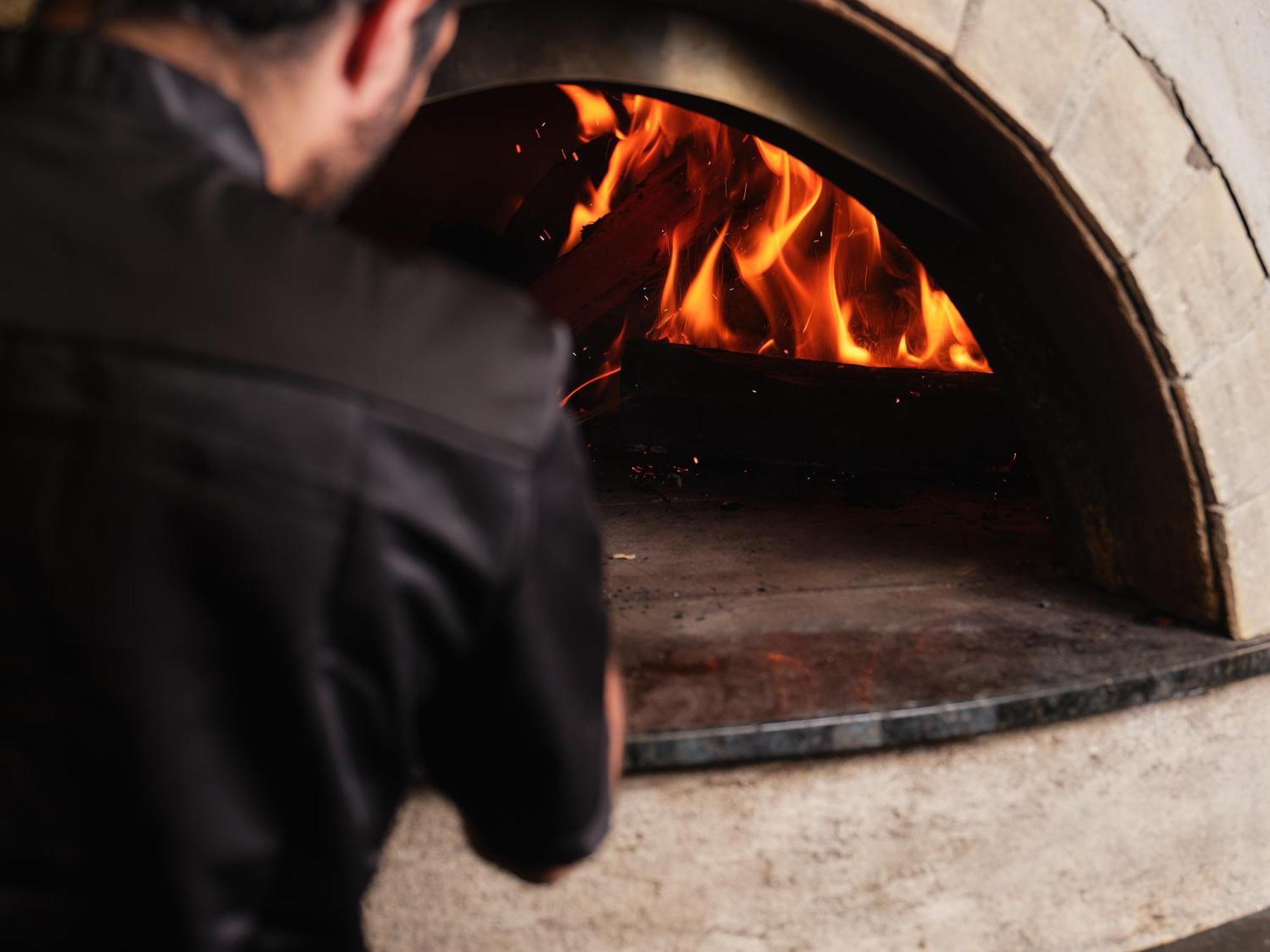 Peppers Marysville Exterior foto Wood-burning oven
